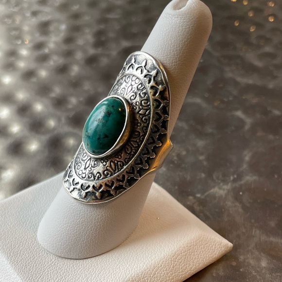 925 Sterling Silver and Turquoise Oval Ring - Picture 3 of 10